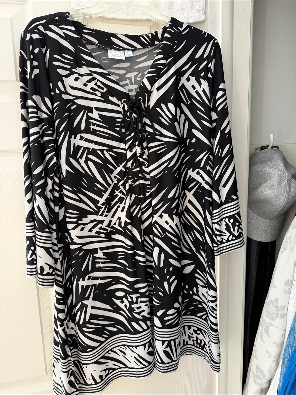 Women’s Black & White Lace-Up Tunic Swim Coverup